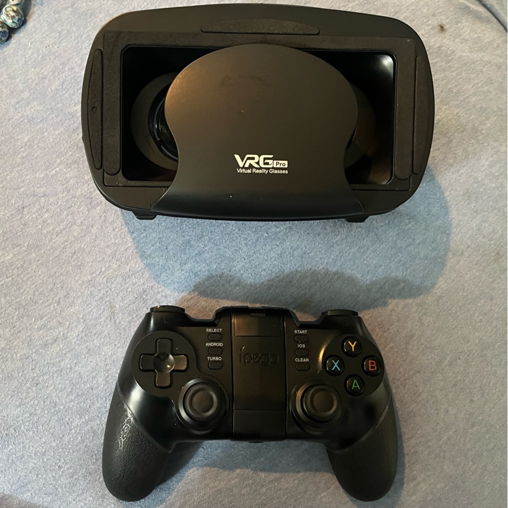 *BRAND NEW/UNUSED 🆕* Black VRG Pro Virtual Reality Headset w| iPega Controller